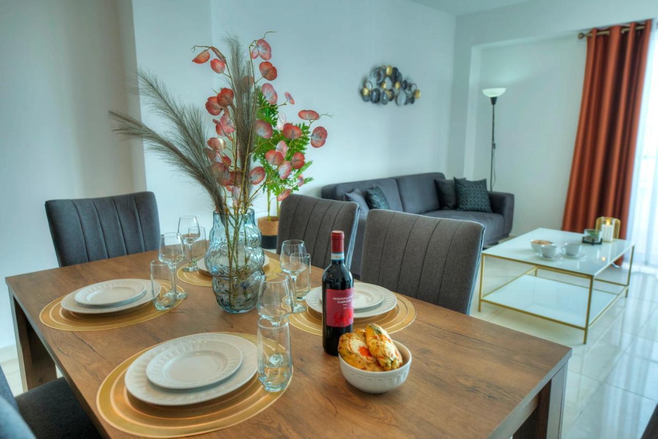 Seafront Beautifully Furnished 2 Bedrooms Gogzr-3 Gzira Eksteriør billede