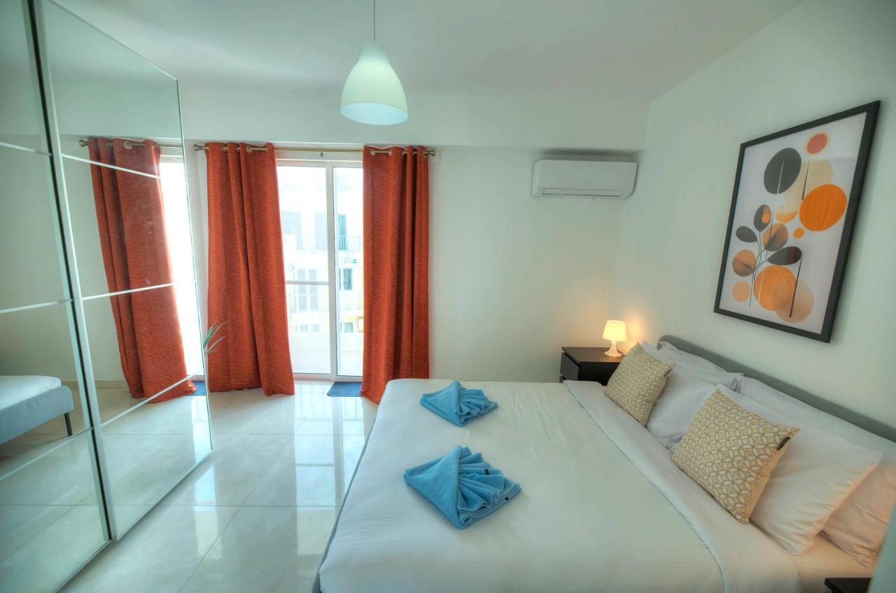 Seafront Beautifully Furnished 2 Bedrooms Gogzr-3 Gzira Eksteriør billede