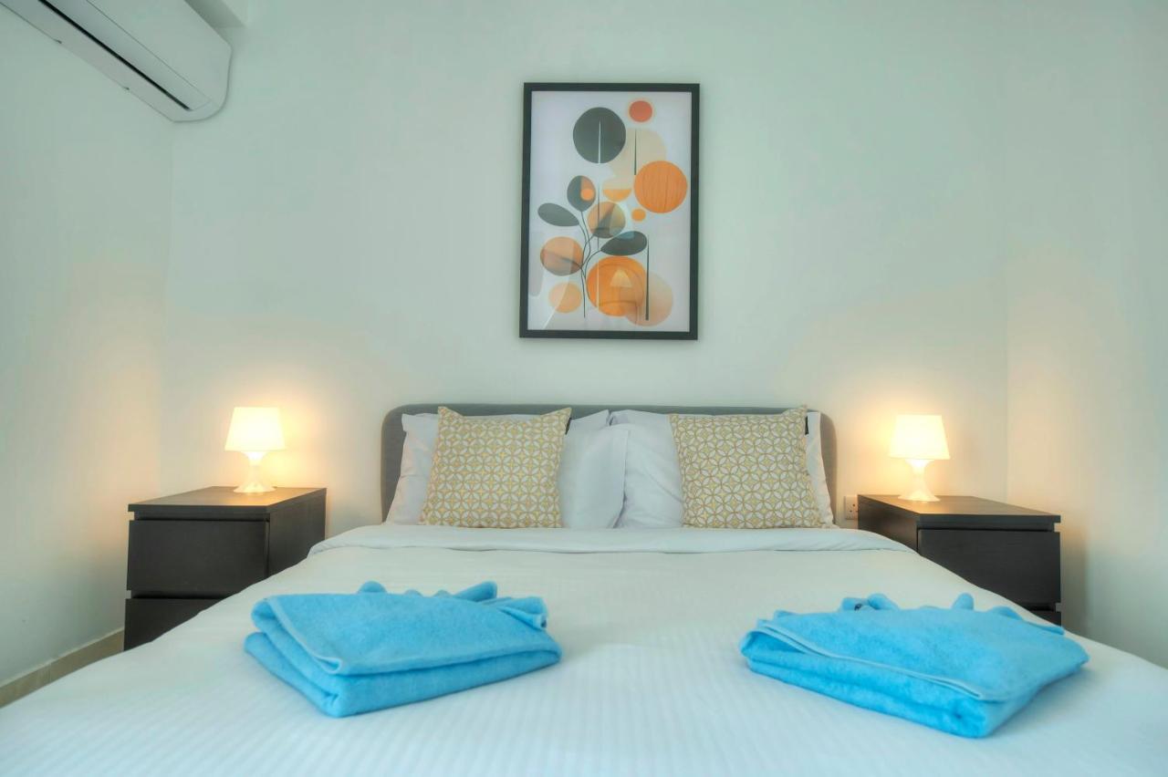 Seafront Beautifully Furnished 2 Bedrooms Gogzr-3 Gzira Eksteriør billede