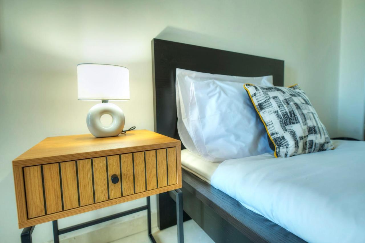 Seafront Beautifully Furnished 2 Bedrooms Gogzr-3 Gzira Eksteriør billede
