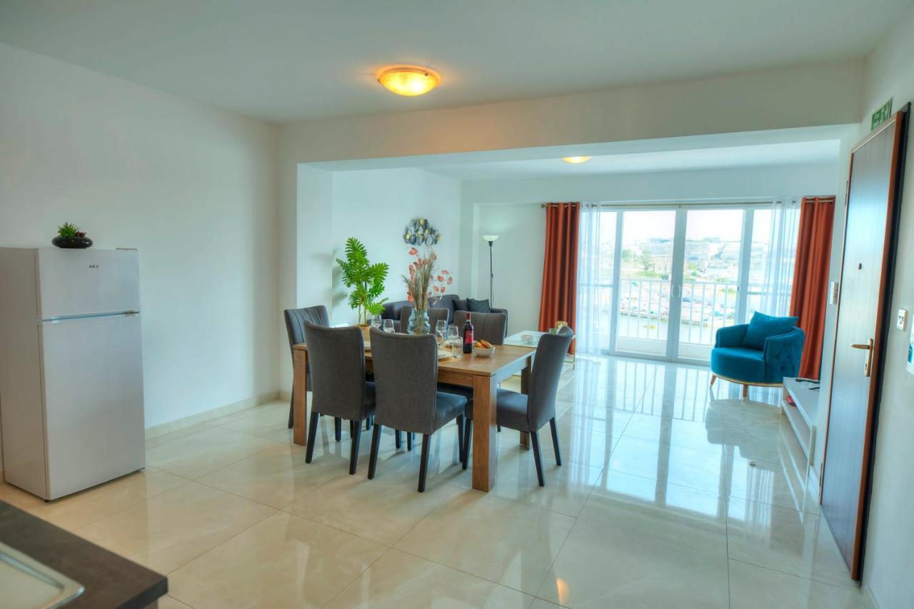 Seafront Beautifully Furnished 2 Bedrooms Gogzr-3 Gzira Eksteriør billede