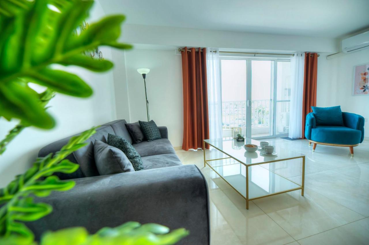 Seafront Beautifully Furnished 2 Bedrooms Gogzr-3 Gzira Eksteriør billede