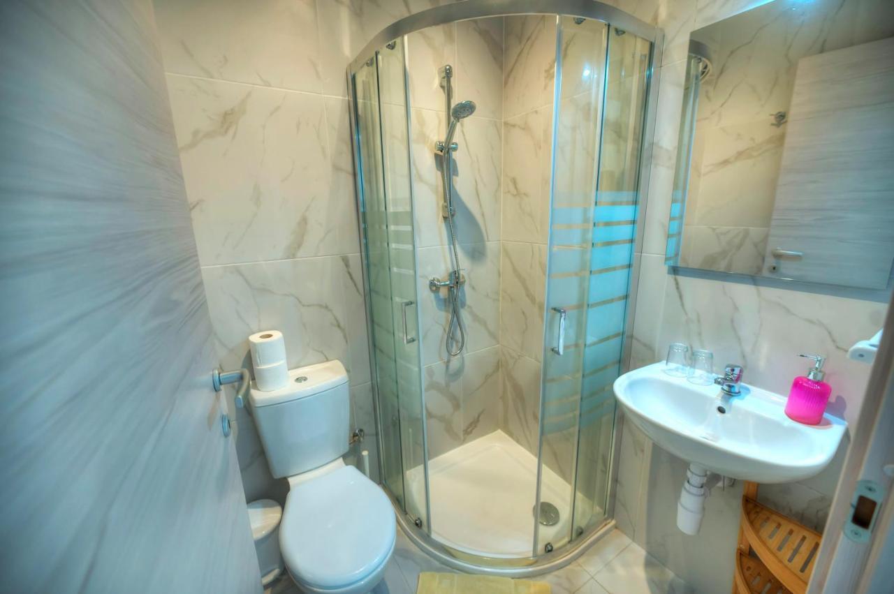 Seafront Beautifully Furnished 2 Bedrooms Gogzr-3 Gzira Eksteriør billede