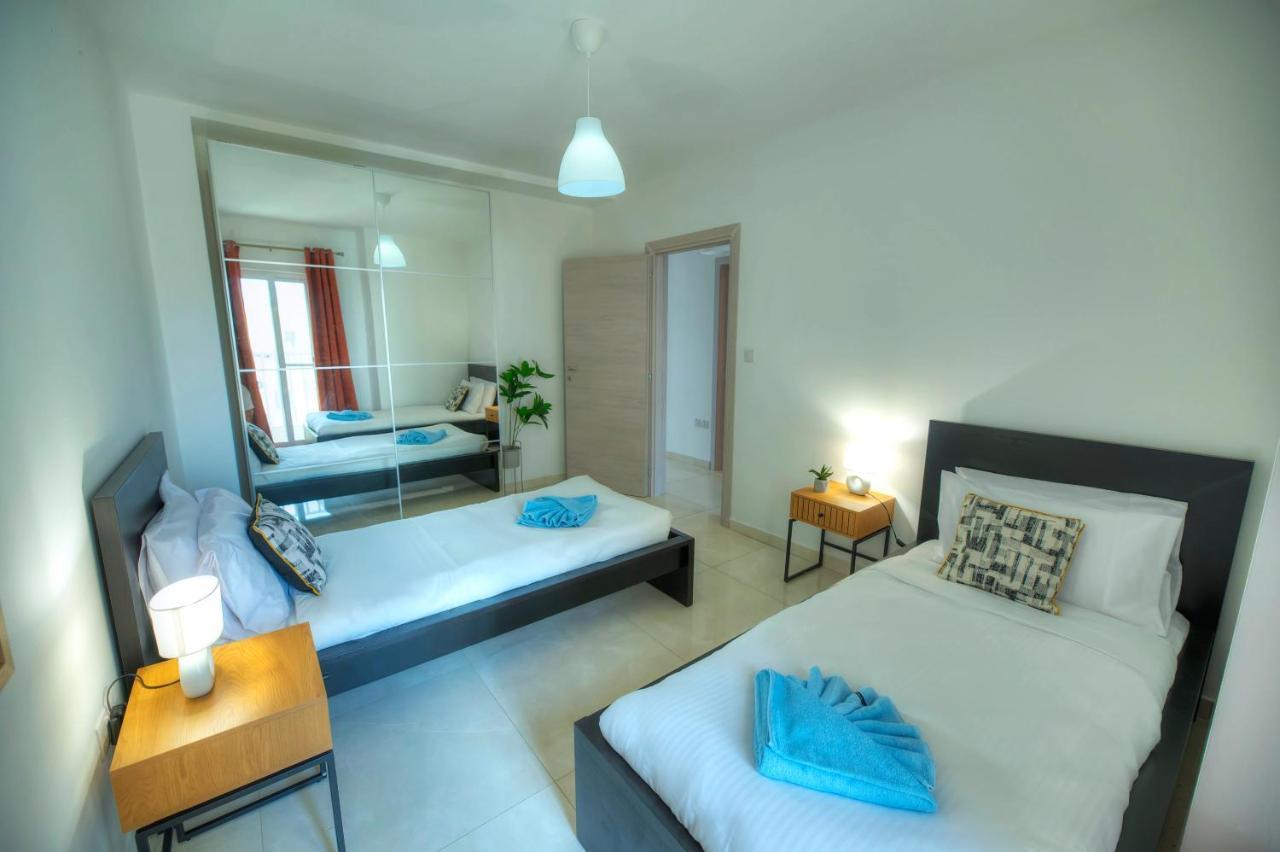 Seafront Beautifully Furnished 2 Bedrooms Gogzr-3 Gzira Eksteriør billede