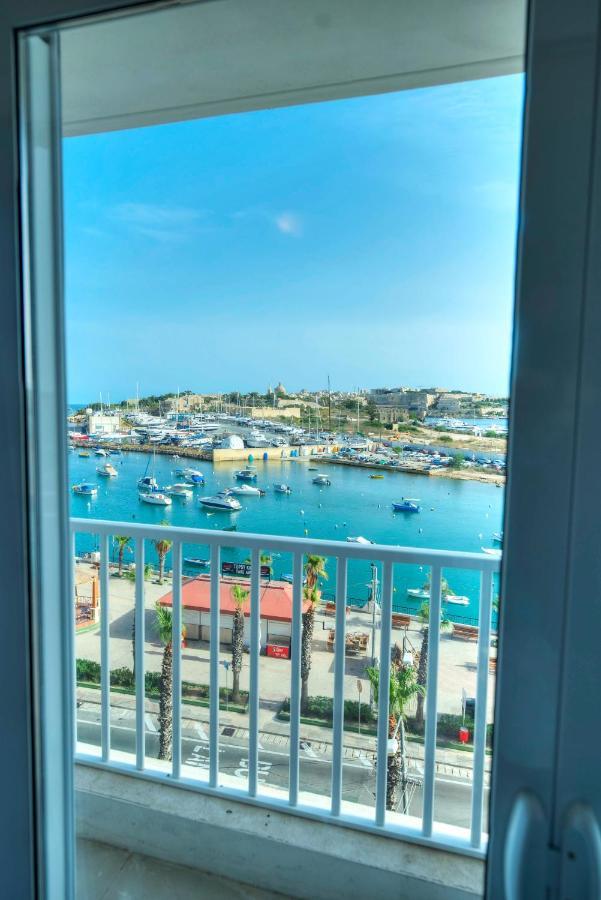Seafront Beautifully Furnished 2 Bedrooms Gogzr-3 Gzira Eksteriør billede