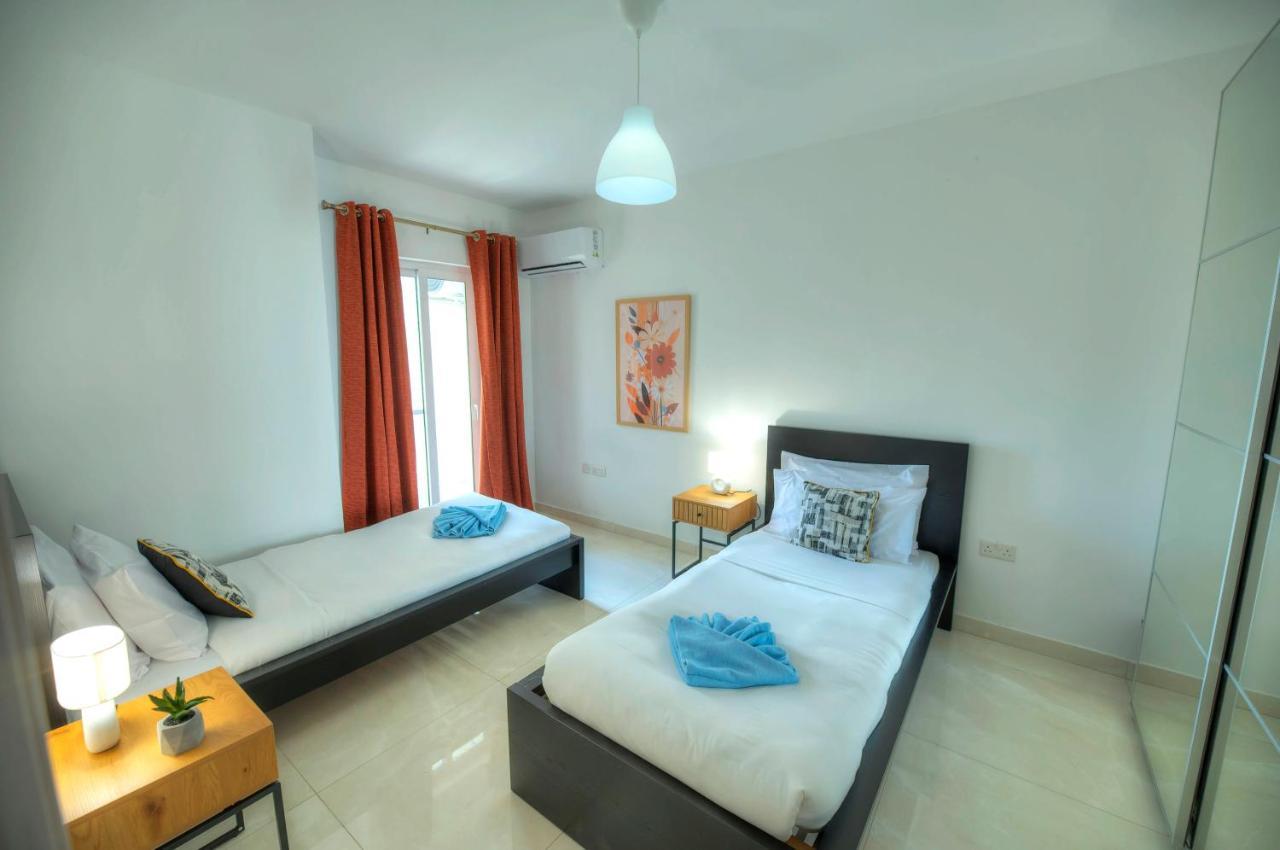 Seafront Beautifully Furnished 2 Bedrooms Gogzr-3 Gzira Eksteriør billede